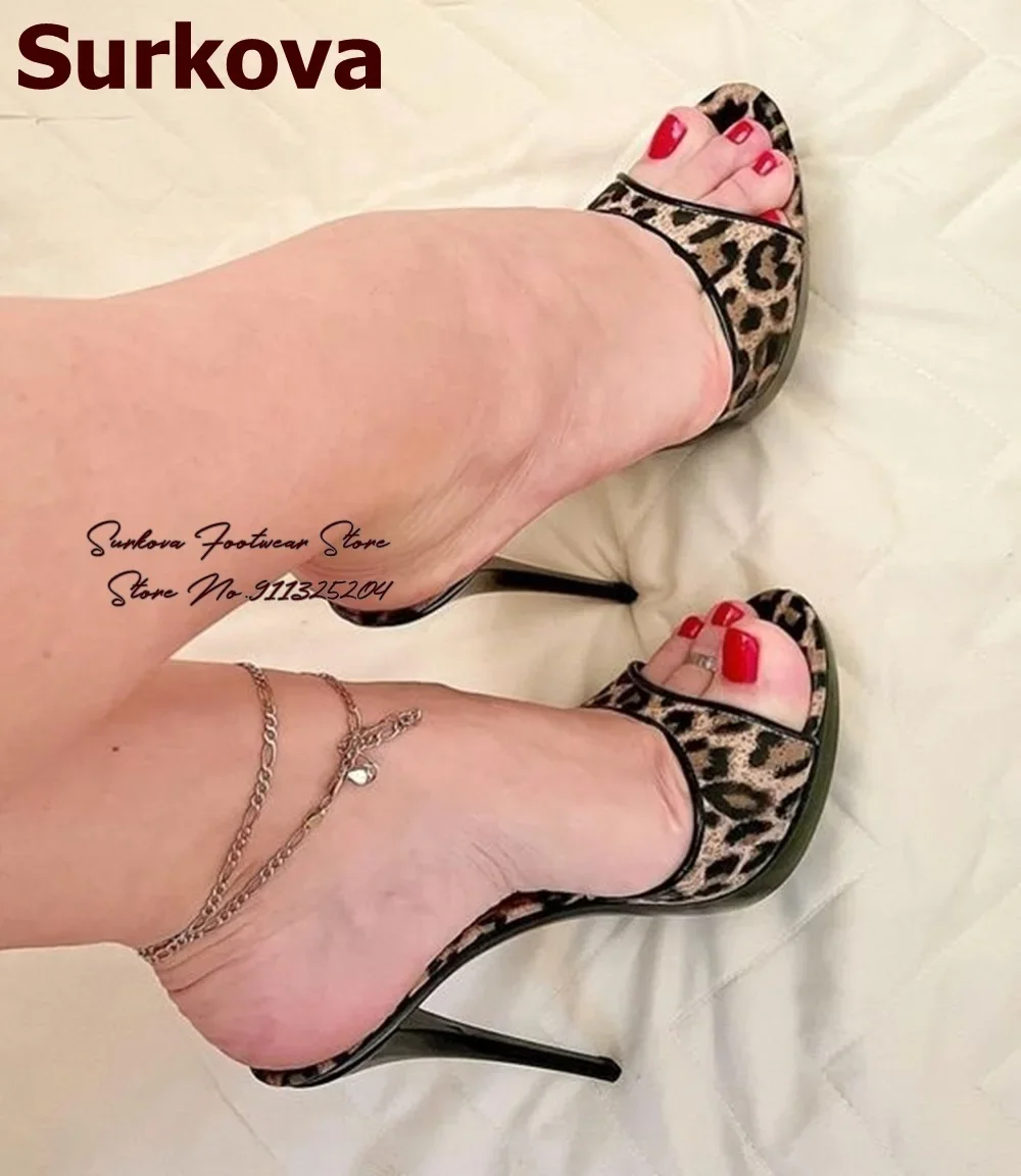 Surkova-Pantoufles à plateforme en cuir verni rouge pour femmes, talons hauts fins, sandales à enfiler, chaussures provoqué Parker ouvertes, hologramme argenté, pantoufles modernes