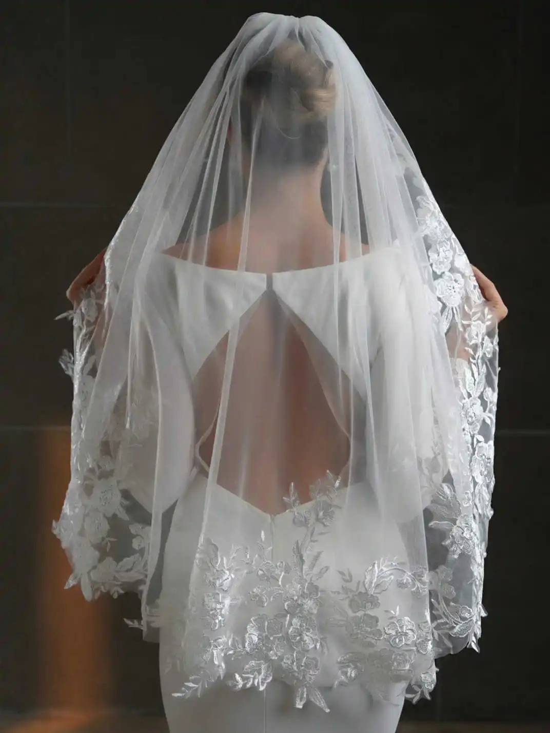 طرحة زفاف أنيقة من طبقة واحدة مزينة بالدانتيل بطول الإصبع حجاب الزفاف مع مشط إكسسوارات الزفاف velo de novia
