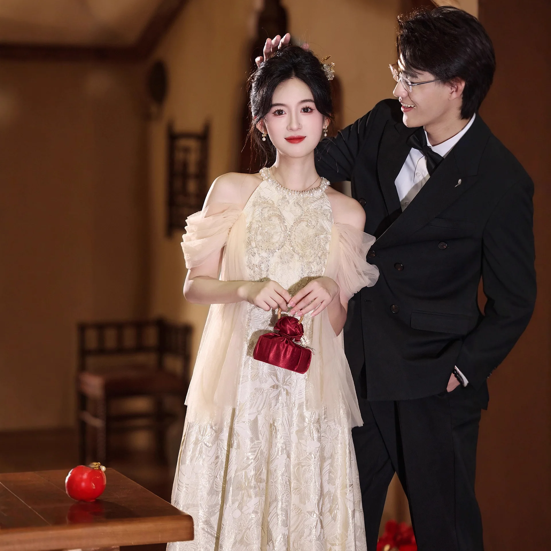 

Engagement Gown Champagne Bridal Dress Sexy Hanging Neck Sleeveless Cheongsam Light Luxury New Chinese Style Qipao Vestidos