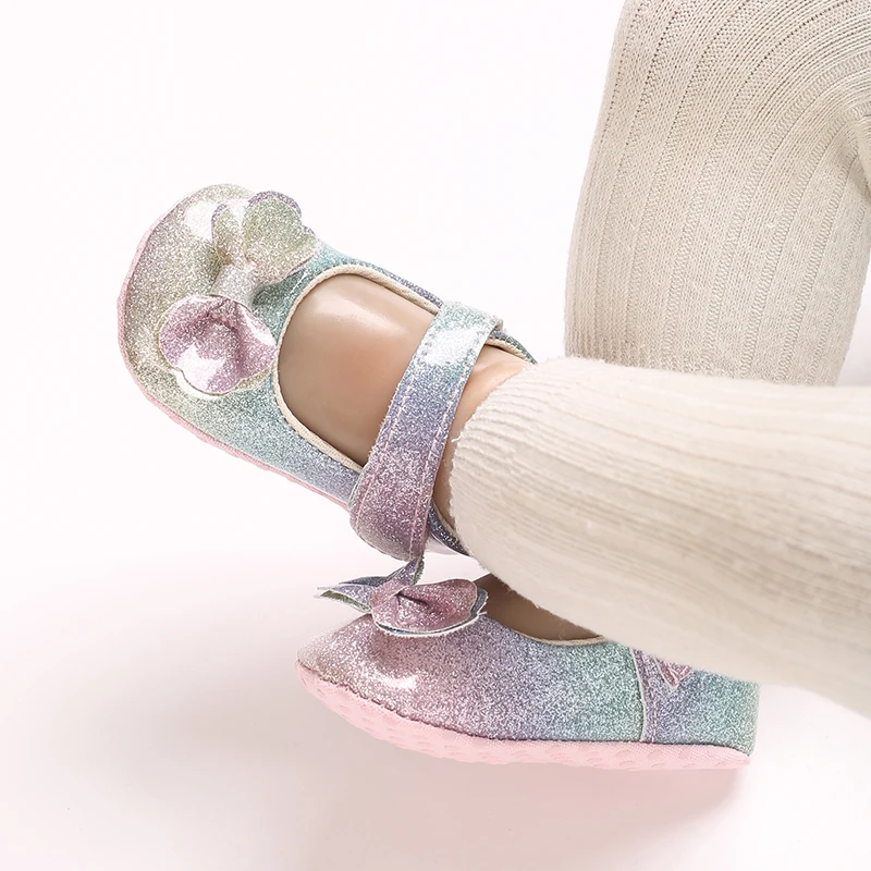 أحذية أميرات الأطفال اللطيفة الملونة مع زخرفة القوس نعل ناعم مريح حذاء مسطح مناسب للرضع والأطفال الصغار من عمر 0 إلى 18 شهرًا