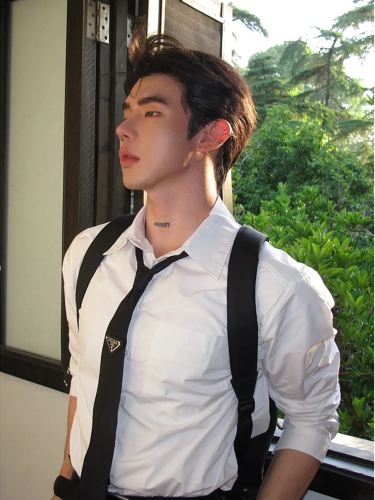 

Летняя повседневная мужская белая рубашка с длинным рукавом, свободного кроя, молодежная, трендовая, из летней коллекции, новинка, топ