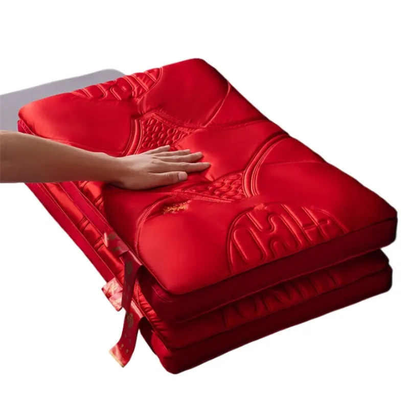 

New Chinese latex wedding pillow