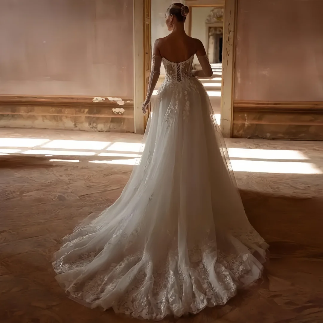 Schickes, trägerloses, abnehmbares, langes Hochzeitskleid mit Schnürung, wunderschöne Applikationen, individuelle Blumen, Prinzessin-Brautballkleid