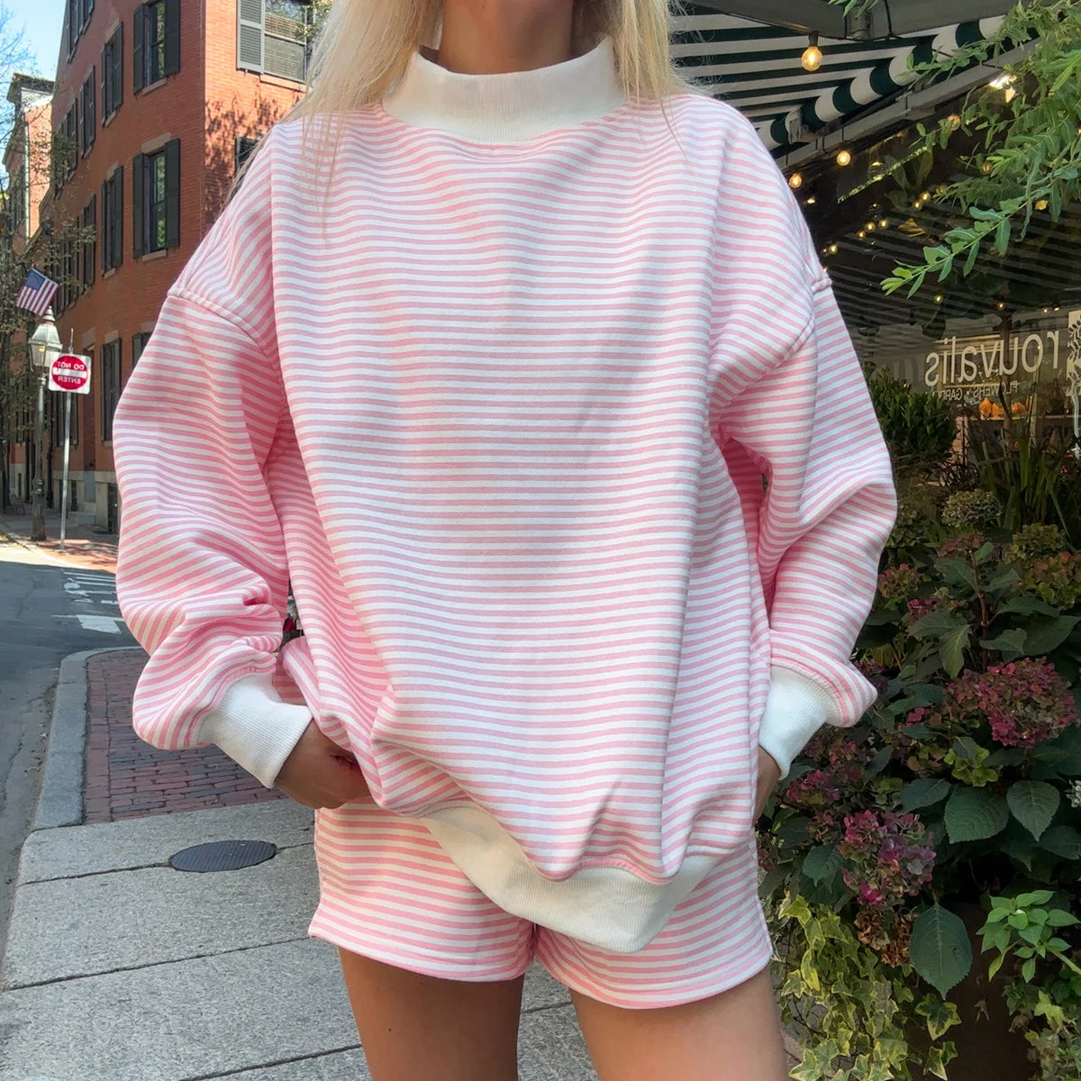 女性用ストライプスウェットシャツセット 2ピースショーツ衣装 Y2k 長袖ハイネックプルオーバーとショーツ ラウンジ秋用トラックスーツ