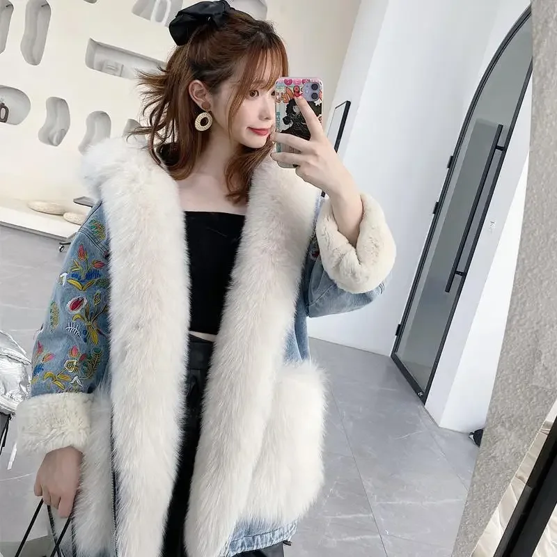 Frauen Winter Faux Fuchs Pelz Kragen Nähte Floral Stickerei Denim Jacke Nerz Pelz Liner Verdickt Jeans Mantel Parka Strickjacke