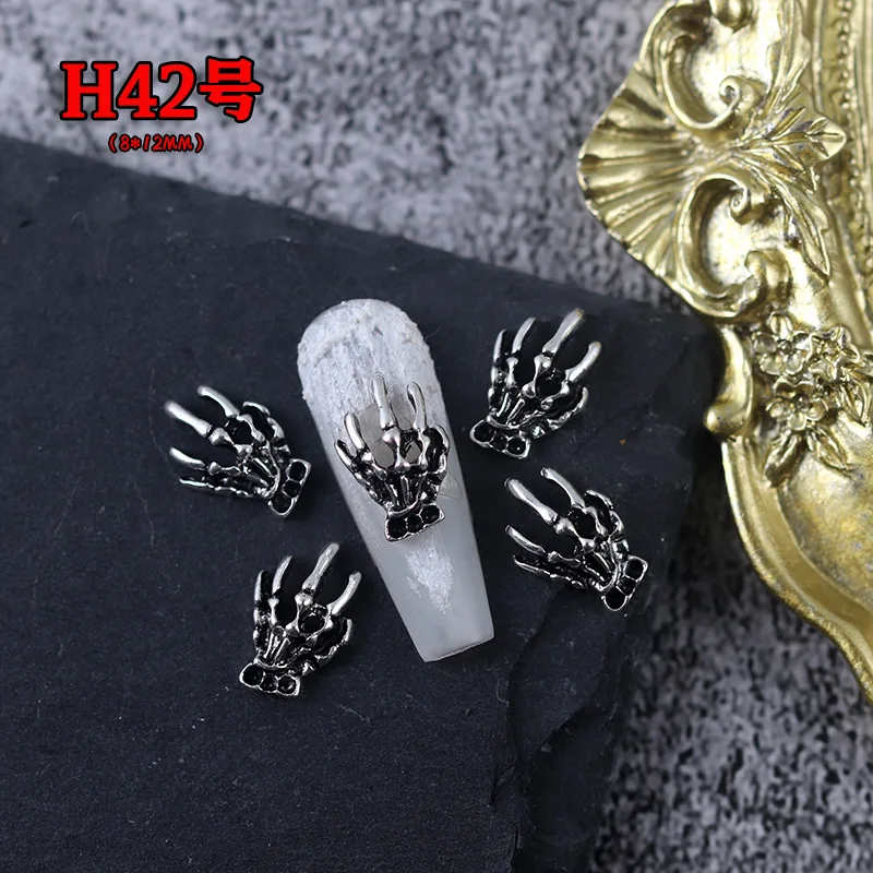 20PCS Antique Silver Skull Nail Art Charms Supplies RetroHalloween Nails Decoration Accessories Manicure Decor Design Materials