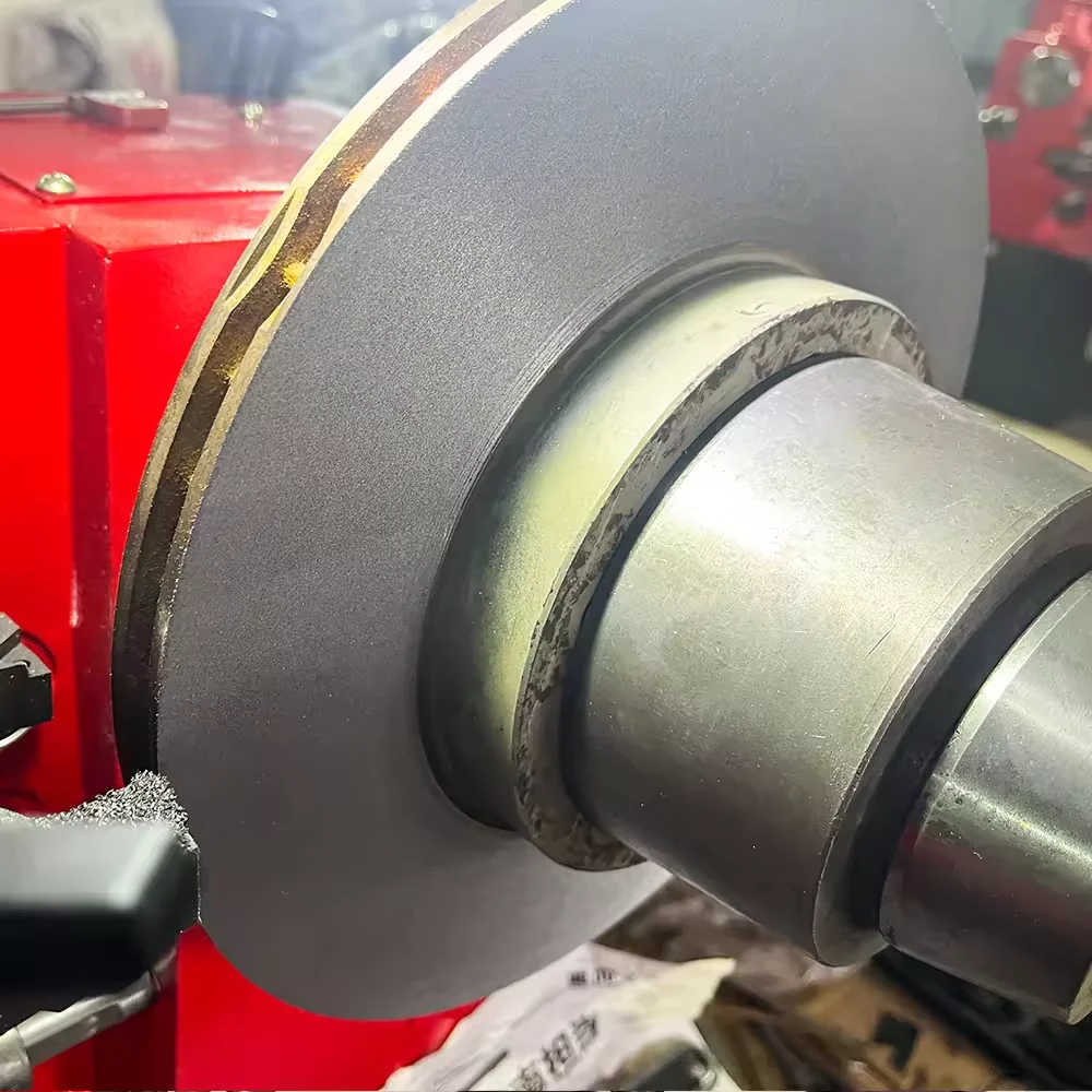 Mais recente máquina de torno de freio de corte de tambor de desbaste de disco de alta segurança T8445A