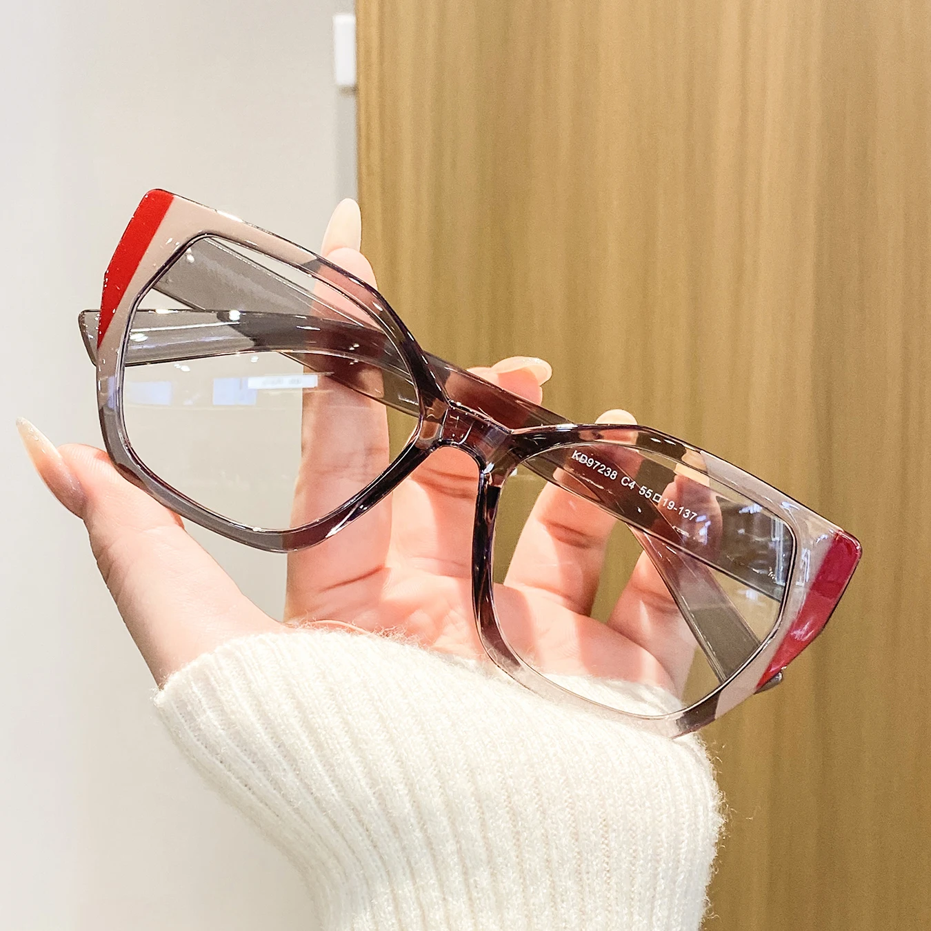 1 Pair of Women's Color-Blocked Cat-Eye Full-Frame Fashion Non-Prescription Glasses, Stylish and Versatile Avant-Garde Chic Contour-Enhancing Women's Glasses, Suitable for Outdoor Photography, Holiday Travel, and Uniqu
