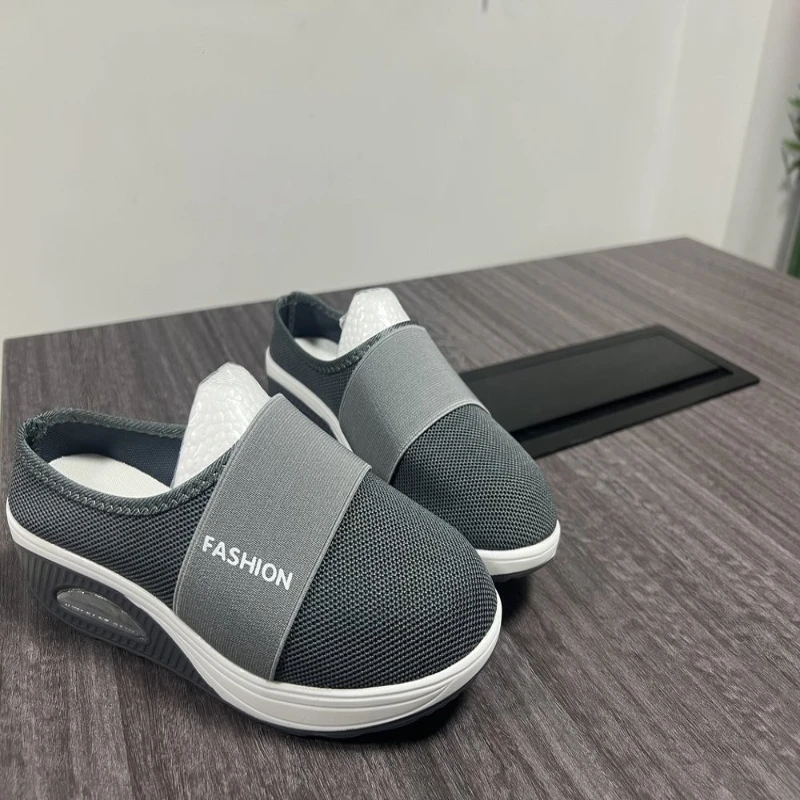 Damen-Schuhe: Bequeme Slip-On Orthopädische Diabetiker-Plateau-Pantoletten, Leichte Mesh-Slipper mit Keilabsatz, Damen-Sneaker – Detail 9