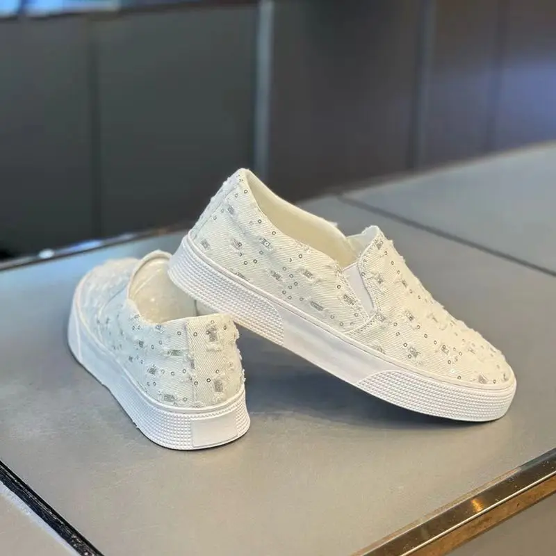 

2025 Summer men's shoes are fashionable and versatile, with soft soles, canvas and breathable, and are a one-legged plank shoe