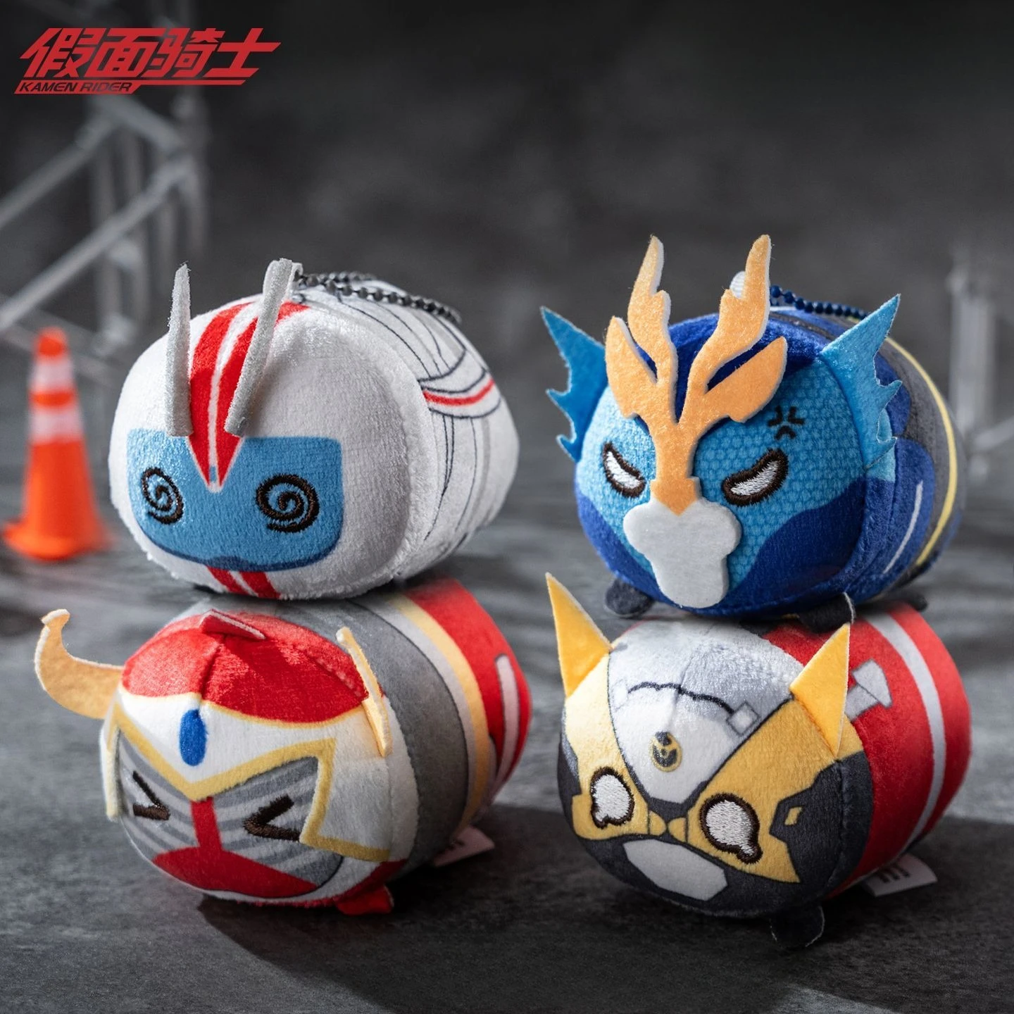 

Оригинальные плюшевые куклы-подвески из серии Kamen Rider Falls Down с магнитным креплением