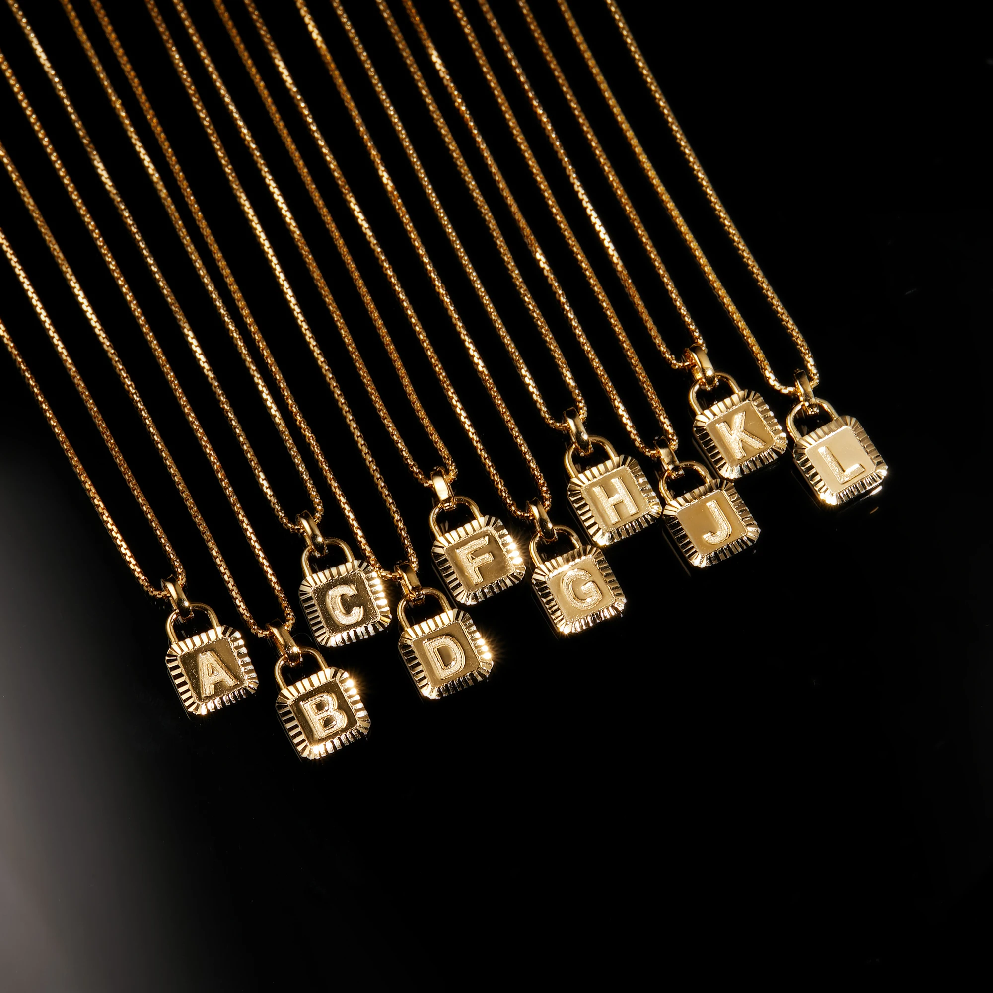 

Fashion Square Exquisite Initial Letter Necklace Pure Silver Plated Gold Letter Name Necklace Women's Pendant Jewelry Gift