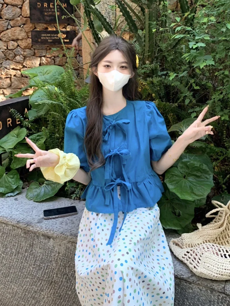 

Женская летняя рубашка с коротким рукавом и круглым вырезом в корейском стиле, свободного кроя, цвета синий Кляйн, с узором «узел-пузырь», молодежный фасон, топ-блузка.