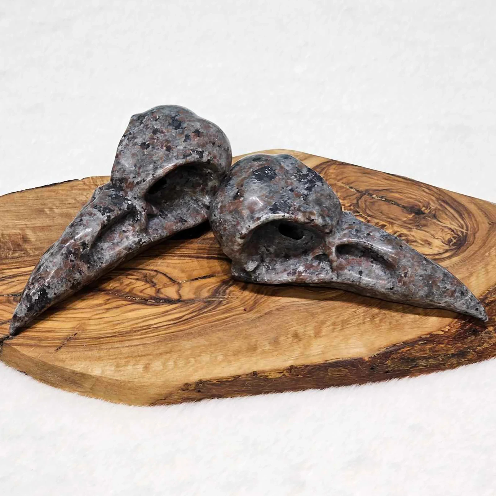 

1pc Yooperlite Crystal Crow Skull, Bohemian Style Collectible, Unique Crystal Gift for Home Decor, Christmas, Valentine's Day