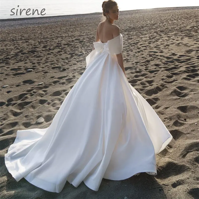 Semplice una spalla Sweetheart abiti da sposa Backless White Satin Side Split Beach abiti da sposa Sweep Train Vestidos De Novia