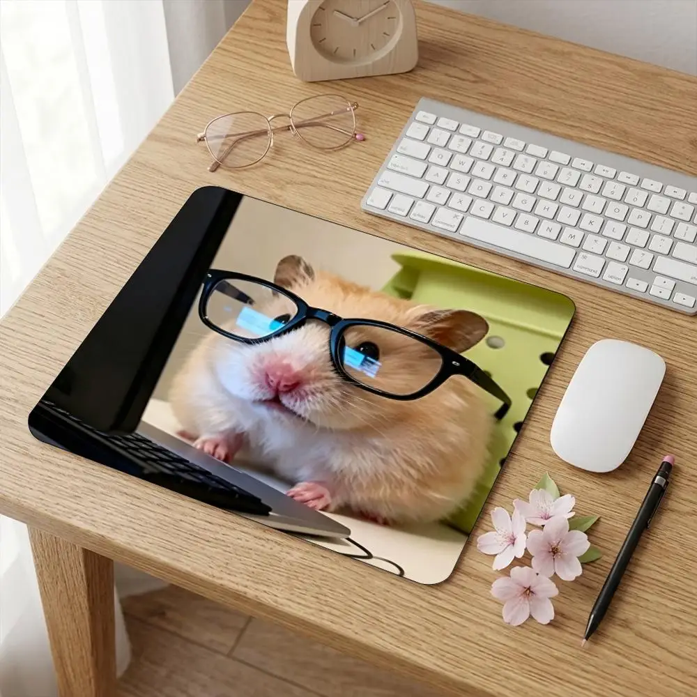 Lovely Pet Hamster Square Mouse Pad, Wearing Glasses Cute Animal Pattern Non‑Slip Rubber Keyboard Mat For Laptop Gaming Desktop