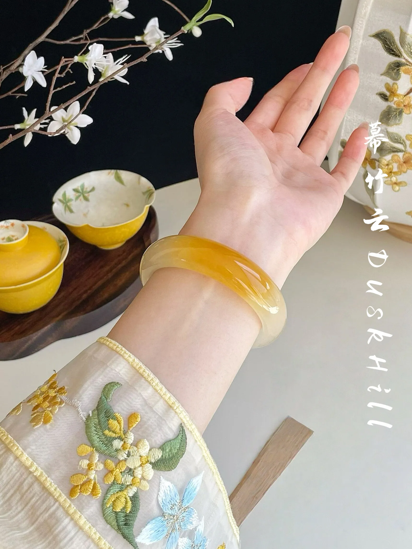 

Natural one bite sugar Huanglong jade bracelet ice osmanthus brewed jade bracelet female natural jade positive circle oily