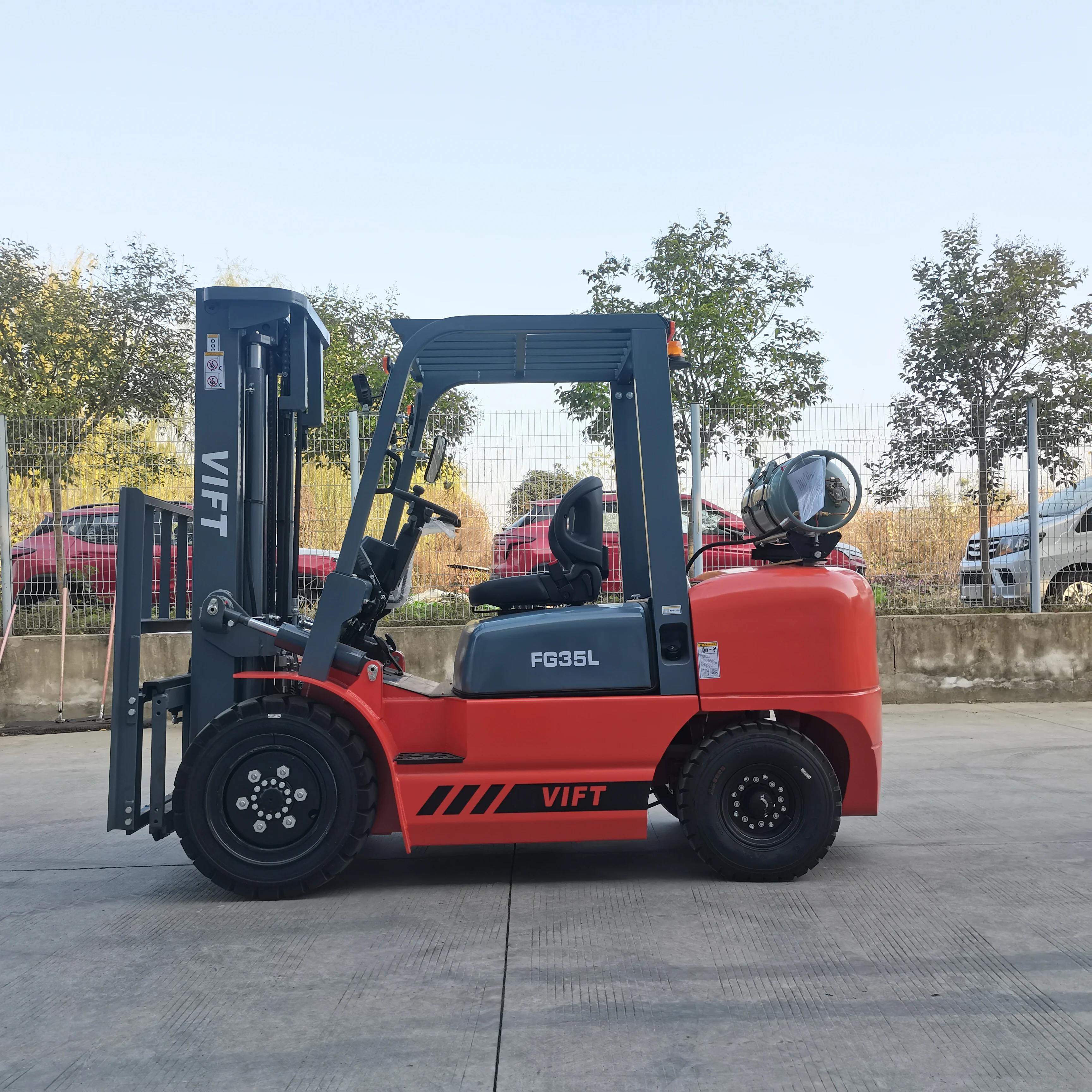 Mini 3ton 3.5ton 4ton 5ton  LPG Forklift with Japanese Nissan engine,side shifter,with CE certification,lifting height6000mm