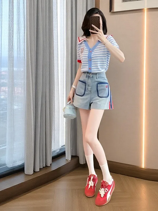 

Антивозрастной летний комплект из топа с коротким рукавом в полоску с воротником-поло и джинсовых шорт, модный женский комплект из двух предметов в студенческом стиле