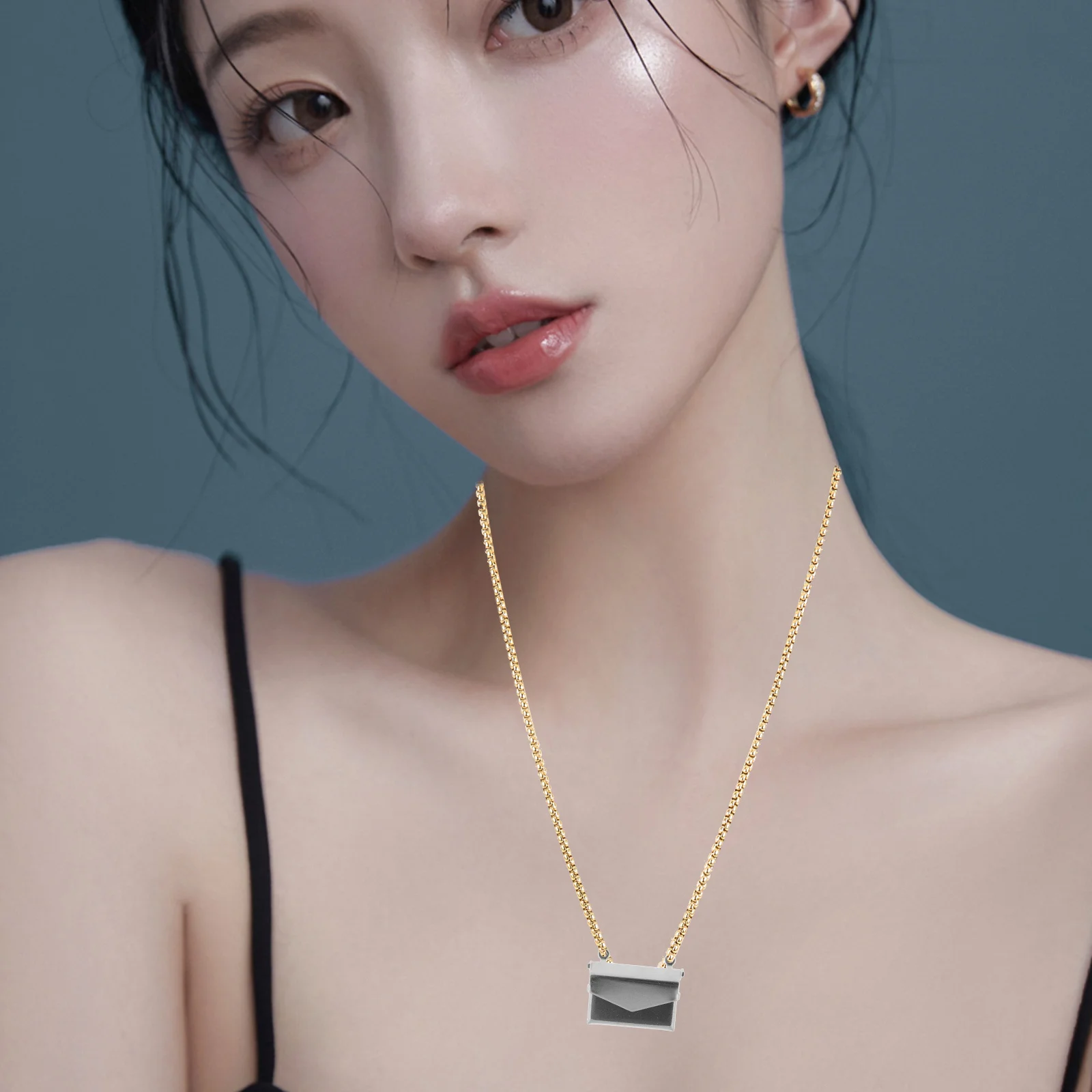 

10Pcs Titanium Steel Vintage Pattern Photo Locket Necklace Pendant DIY Jewelry Charm Creative Photo Frame Pendants for Women