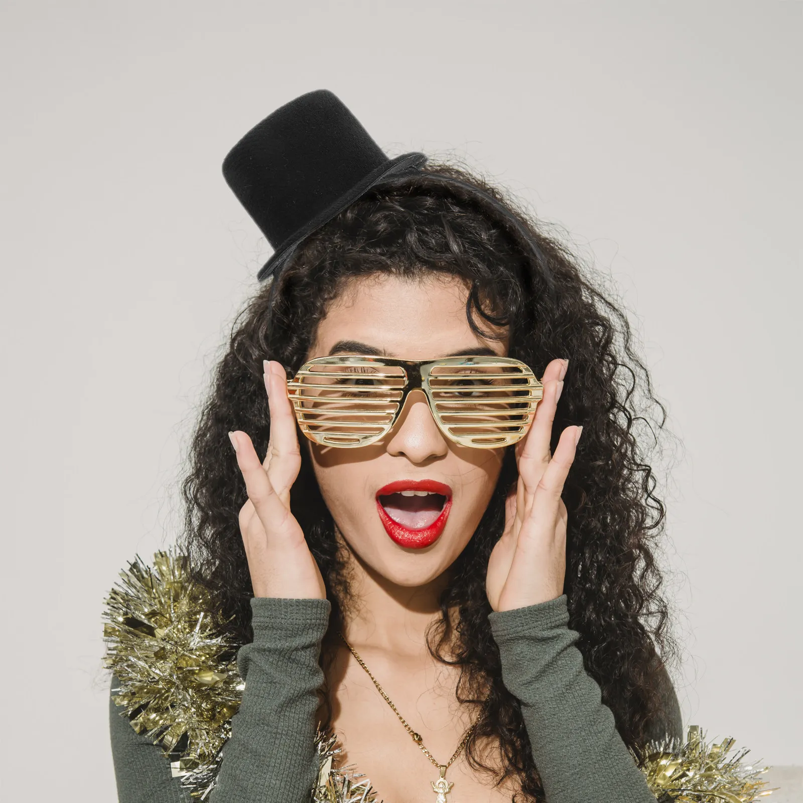 

Набор из 4 мини-шляпок-фасцинаторов на голову в винтажном стиле для тематических мероприятий, вечеринок, костюмов флеппер, дня рождения, карнавала