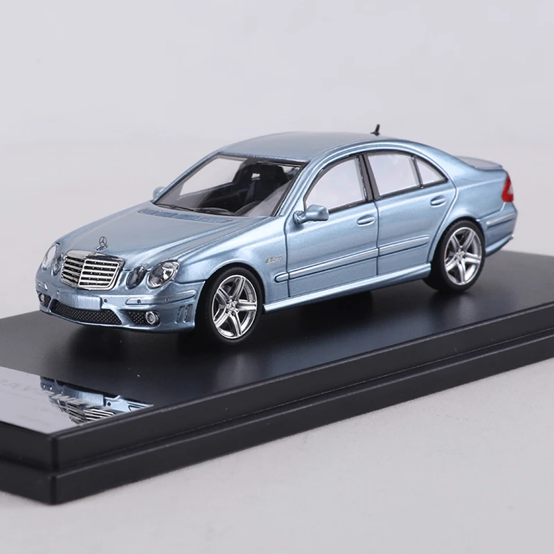 King Model 1:64 E63 AMG W211 Die-cast alloy simulation car model toy collection display piece view 6