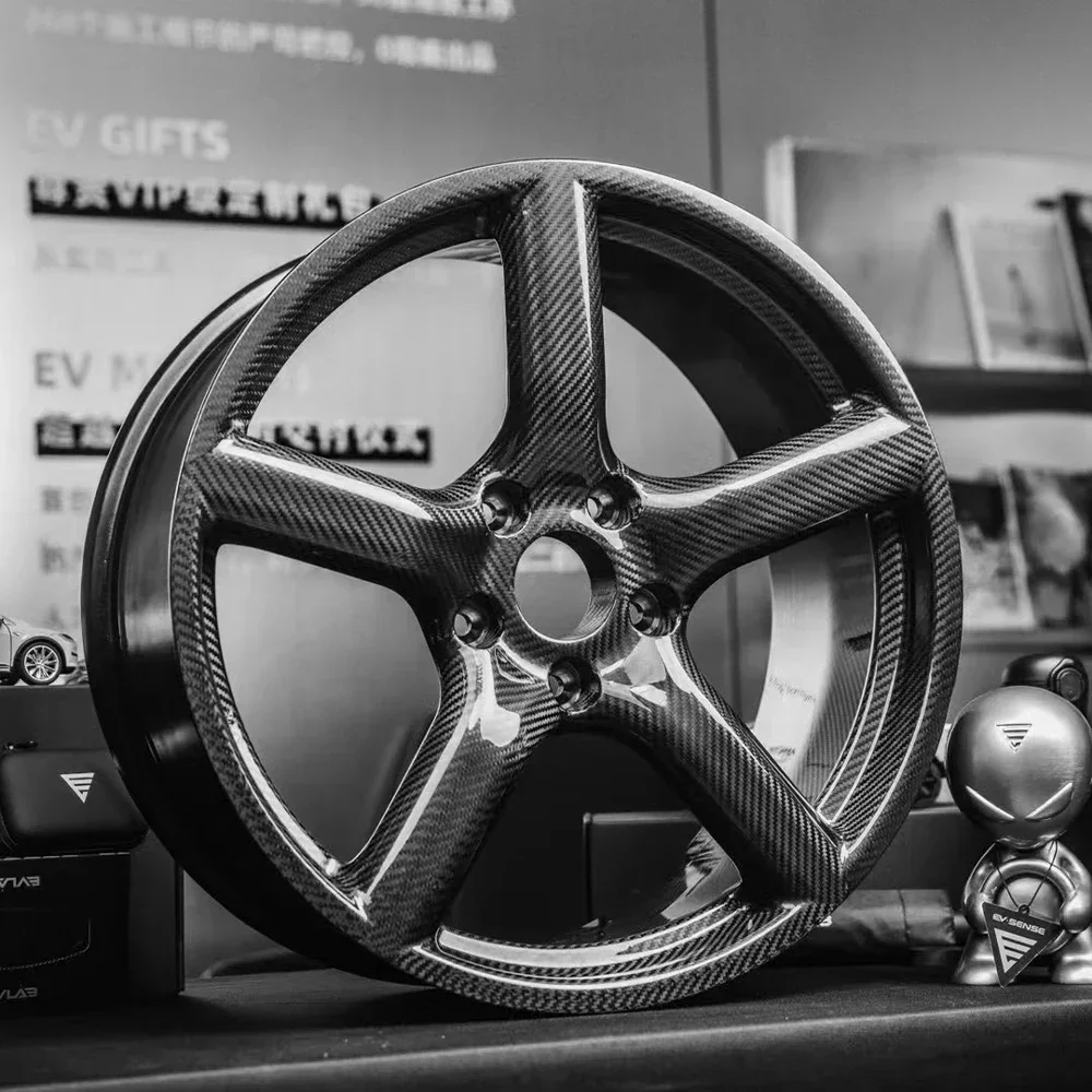 Hot sales High Quality Custom Dry Carbon Fiber Car Wheel Hubs For Tesla