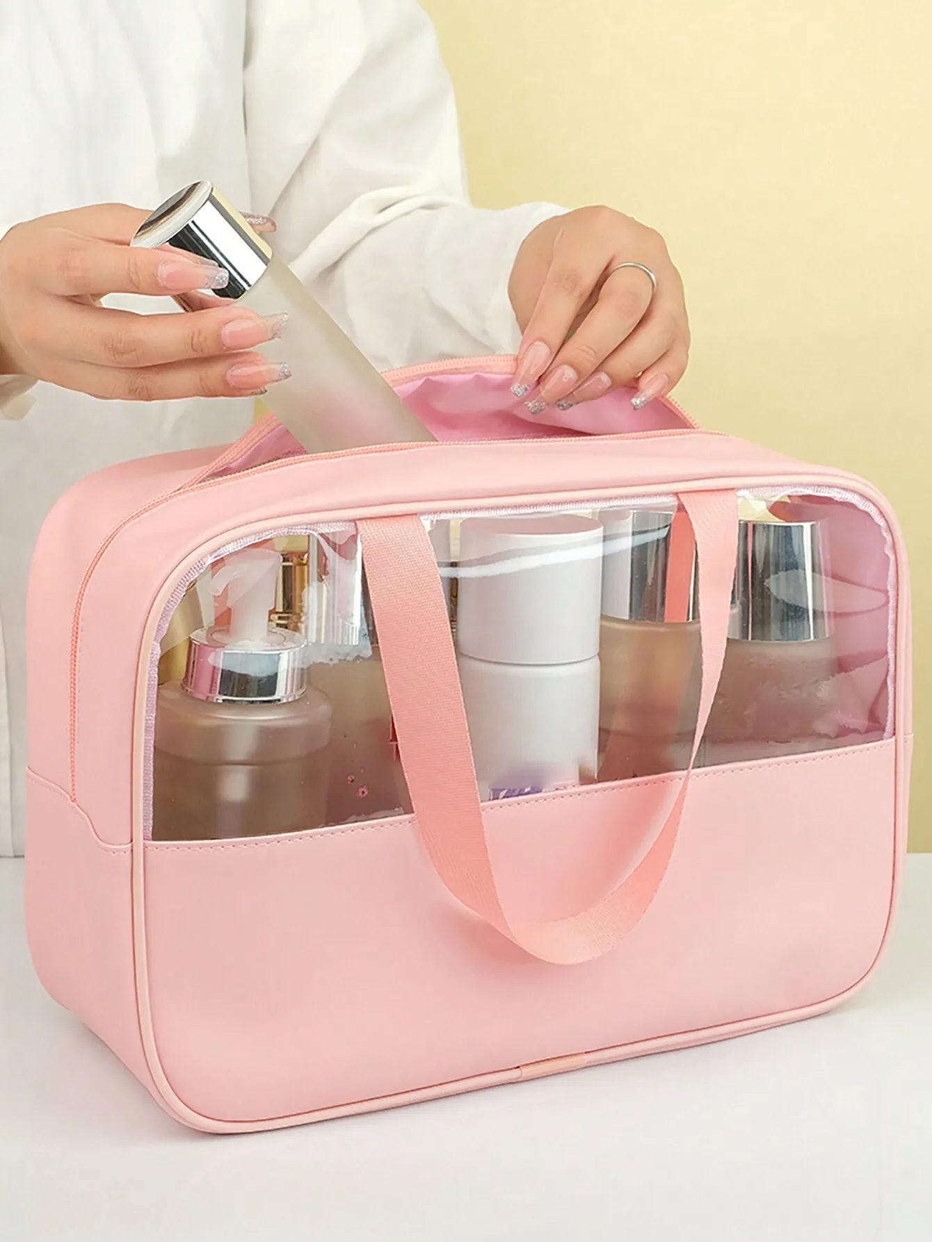 

1pc Beige Letter Pattern PU Clear Wash Bag Portable Waterproof Organizer Toiletry Travel Bag Large Capacity Multi-Function Transparency PVC Storage Makeup Bag For Bathroom Portable Swimming Fitness Bag For Men And Women Back To School Supplies