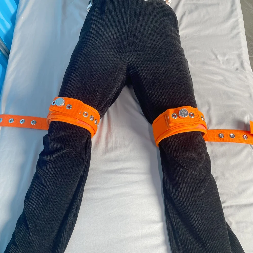 Soft Padded Leg Cuff Restraint Belt Cotton Strap Adjustable Eyelets Patient Bed Restraints Thigh Constraint Magnetic Lock Orange