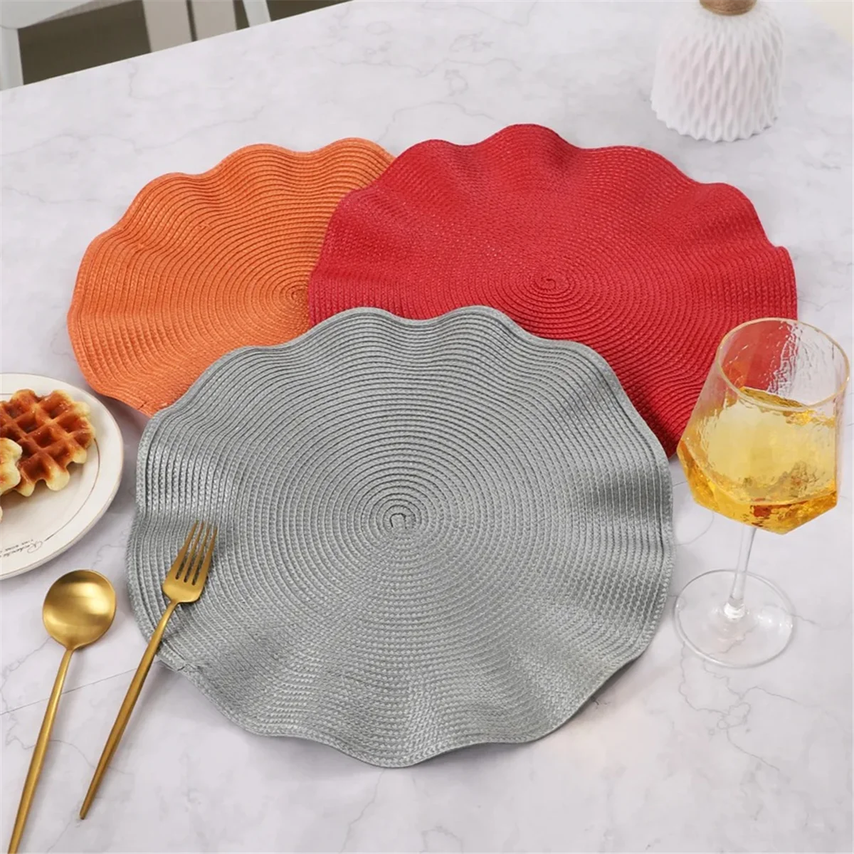 Set of 8 Round Placemats with Weave Design Heat-Resistant Table Mats Washable with Corrugated Edge Non-Slip Dining Table