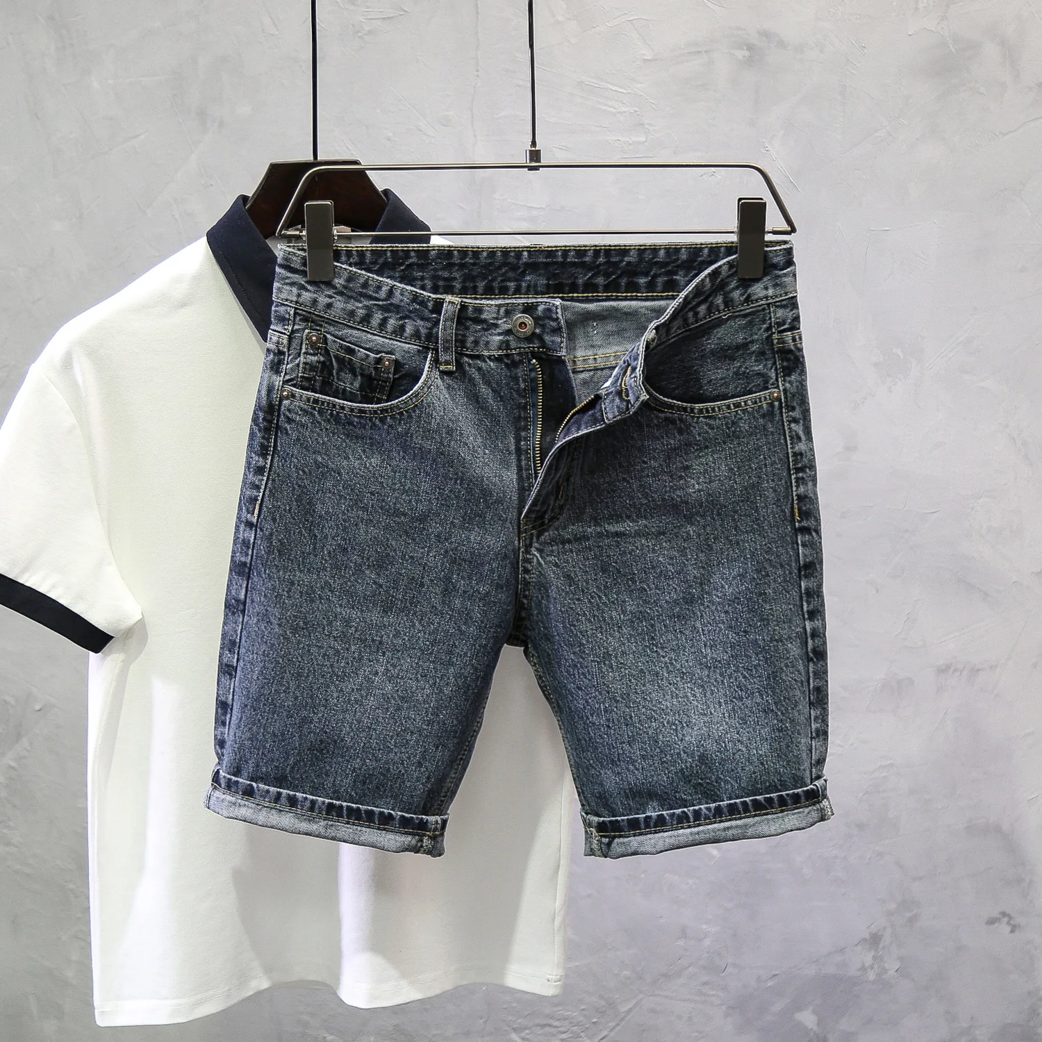 

Новые летние мужские облегающие синие джинсы с прямыми штанинами, повседневные универсальные брюки пяти четвертей в уличном стиле