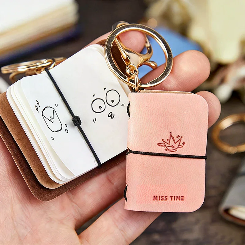 LLavero de PU de cuero suave, Mini mochila portátil para diario, cuaderno con dije, accesorio de almacenamiento de estilo literario