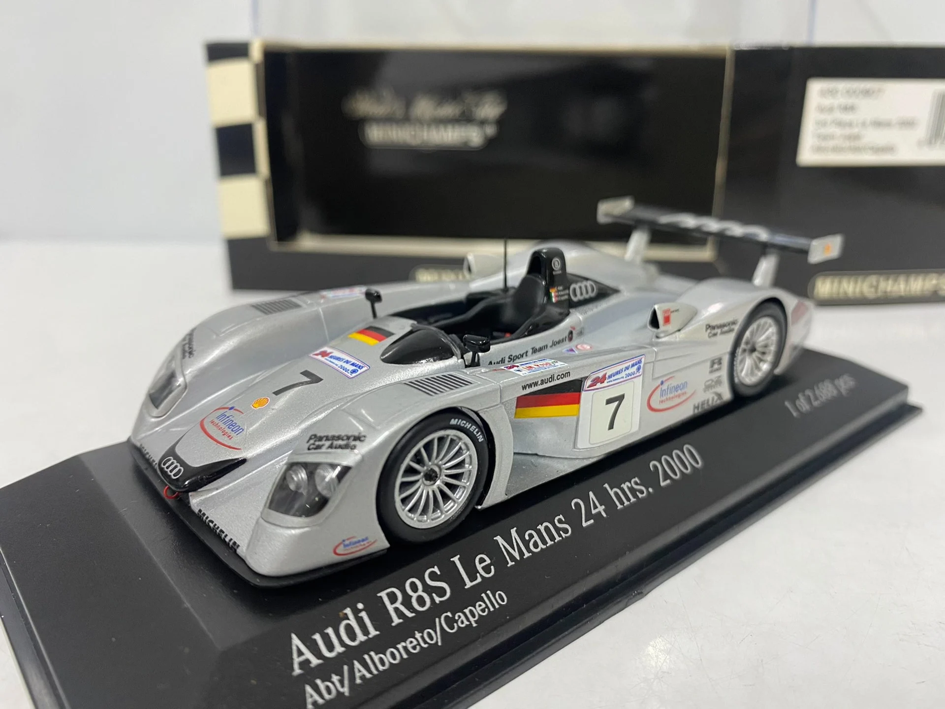 ไดแคสต์ มินิคัท 1/43 สเกลออดี้ อาร์ 8 อาร์ 2000 เลอ มังซีซั่นรถรุ่นของเล่นของขวัญของที่ระลึกเครื่องประดับ