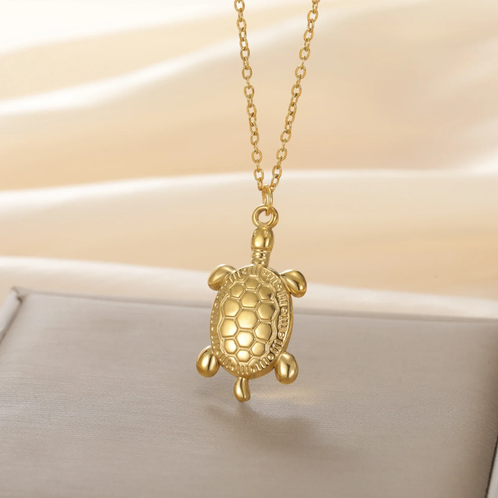 Skyrim Schildkröten-Anhänger Halsketten für Frauen und Mädchen Edelstahl Goldfarben Meeresschildkröten-Schmuck 2026 Trend Geschenke Großhandel