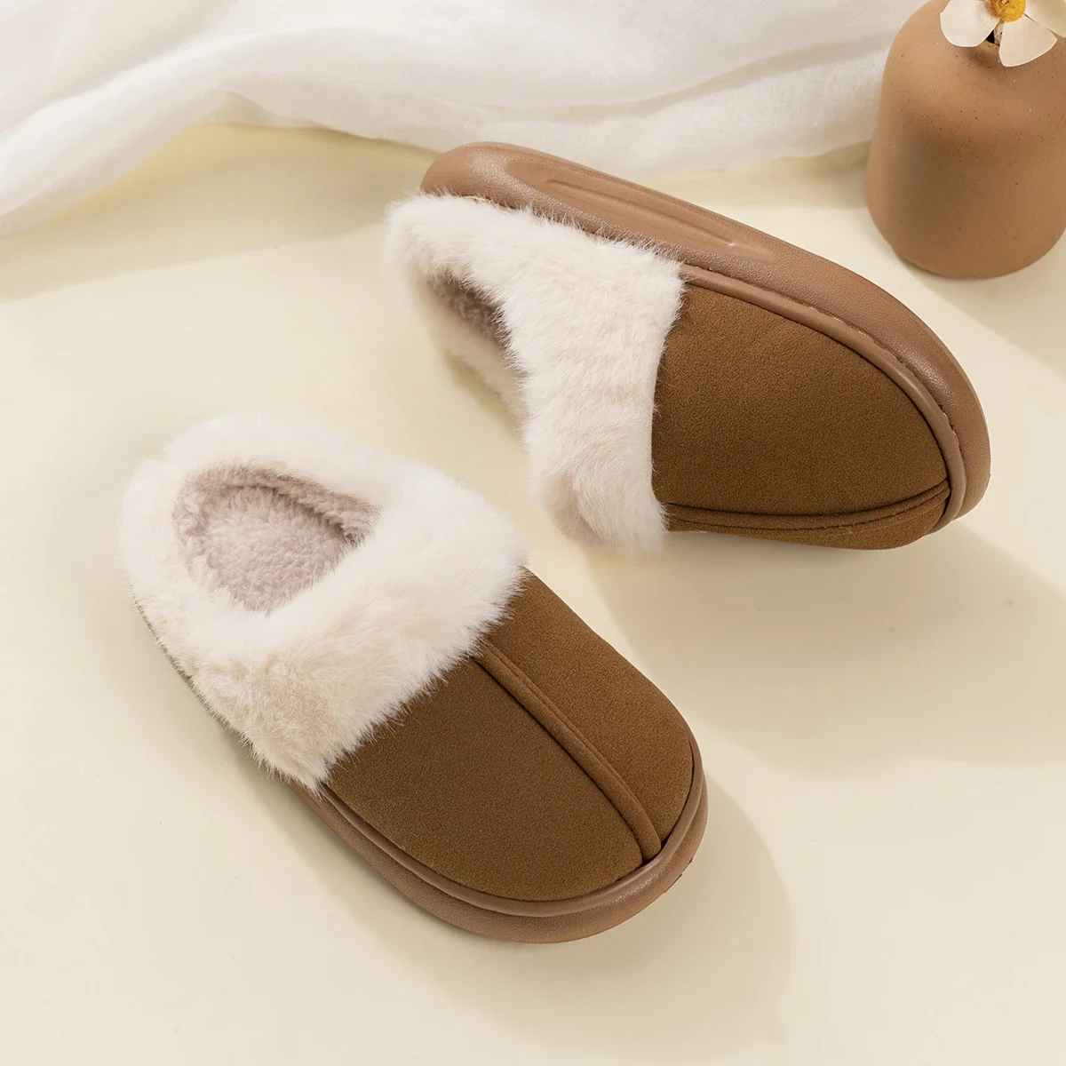 

Kids Suede Slippers Korean Style Girls Casual Shoes Soft Bottom Comfortable 2026 Winter New Children Slippers With Thick Fur