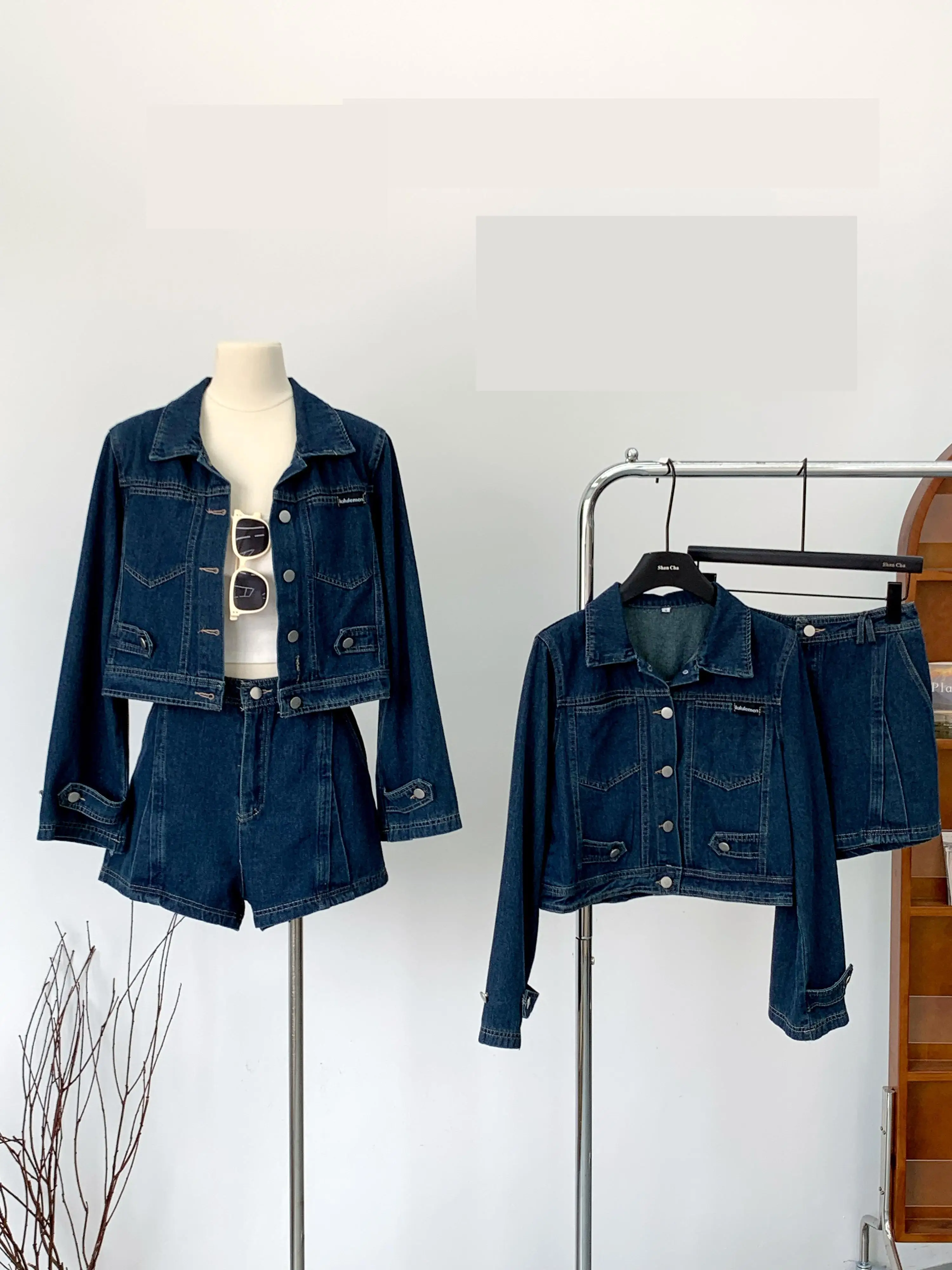 

Women's Chic Streetwear Two Pieces Denim Shorts Suit Lady Long Sleeve Turn Down Collar Pockets Short Jacket + High Waist Shorts