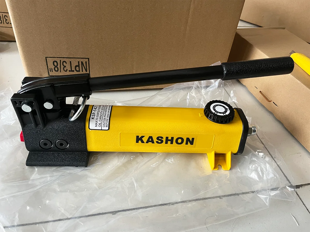 P-142 10000Psi / 700 บาร์ปั๊มมือไฮดรอลิกน้ำหนักเบาแบบสองความเร็วแบบแอคทิ่งเดียวปั๊มมือ
