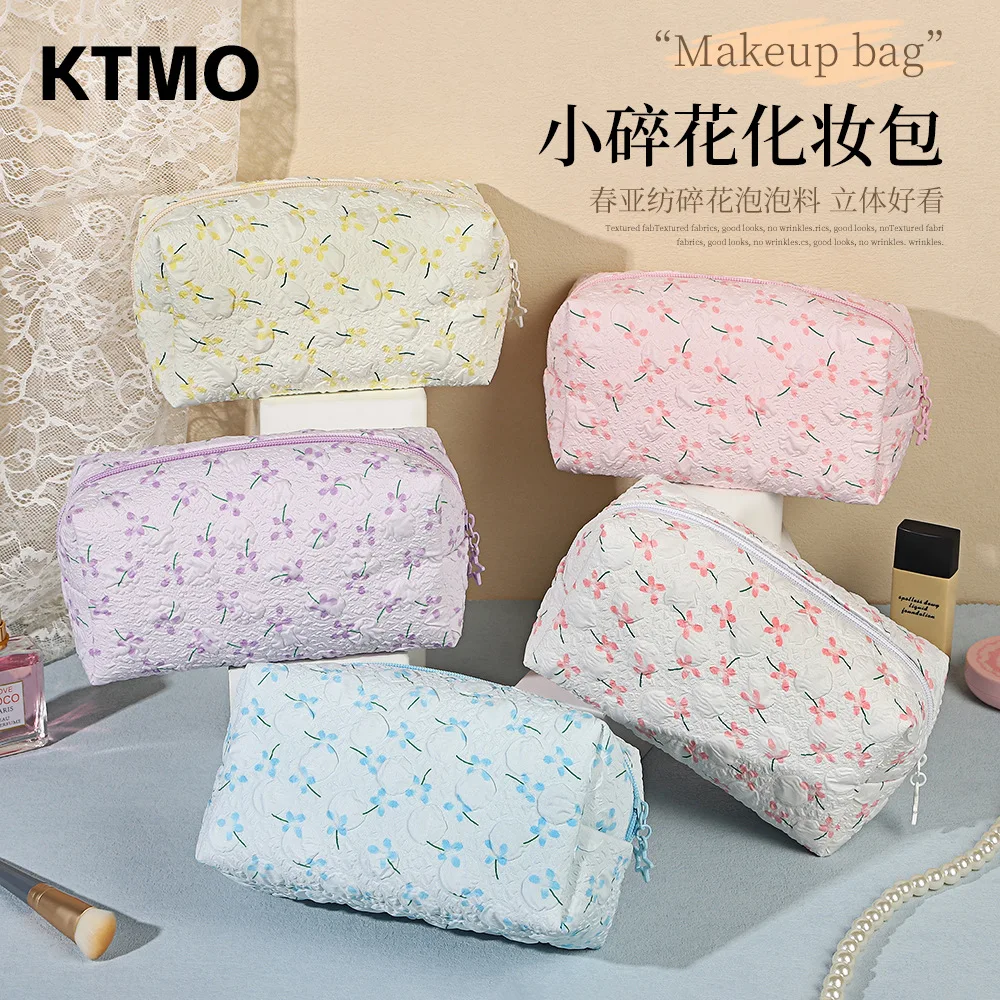 Waterproof polyester simple large-capacity makeup bag for travel, portable cosmetics storage, cute floral divided wash bag