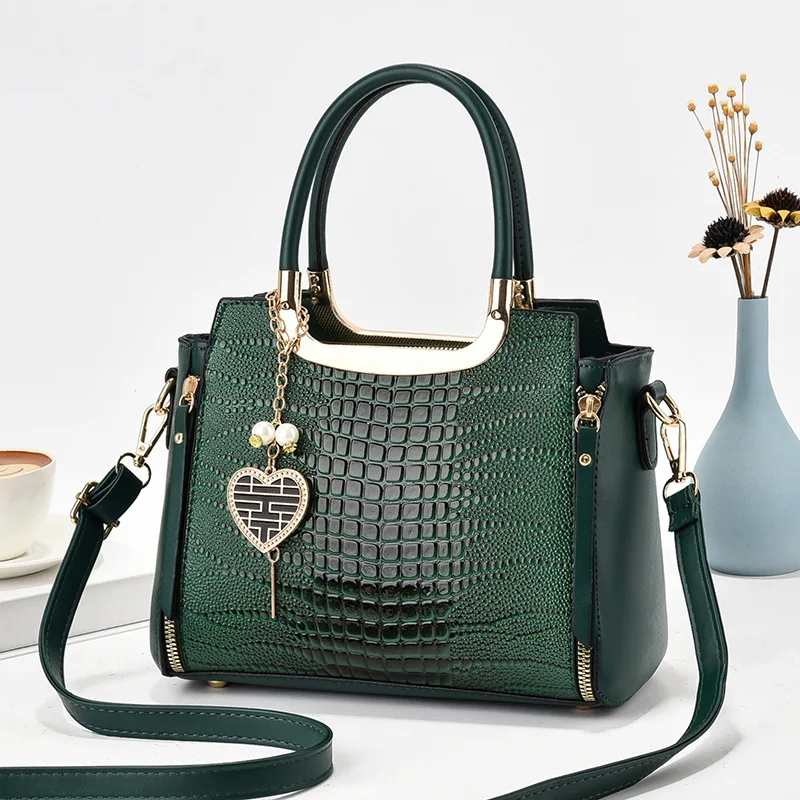 Bolso de mano de decoración de cadena de corazón de hebilla elegante, bolso cruzado de Color sólido para mujer, monedero con solapa de detalles