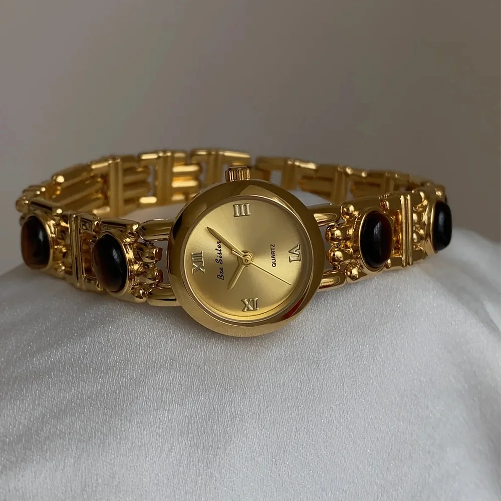 ใหม่ High-end Luxury Gold นาฬิกากันน้ํา Retro แฟชั่นฝังอัญมณีเพชรควอตซ์นาฬิกาผู้หญิงอุปกรณ์เสริมของขวัญ