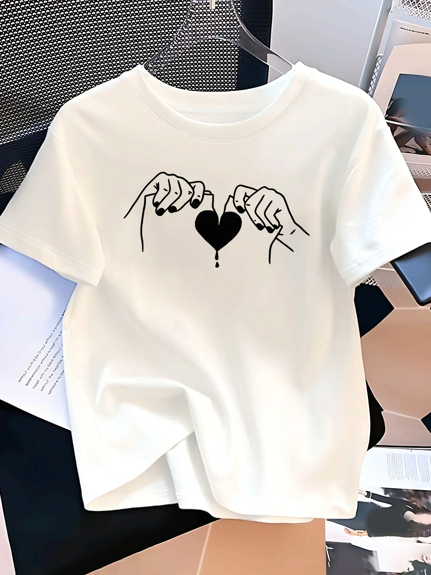 Women Casual Elegant Style Heartshaped Letter Print Round Neck Tshirt Fashionable Commuting Vacation Daily Versatile Retro Cheap