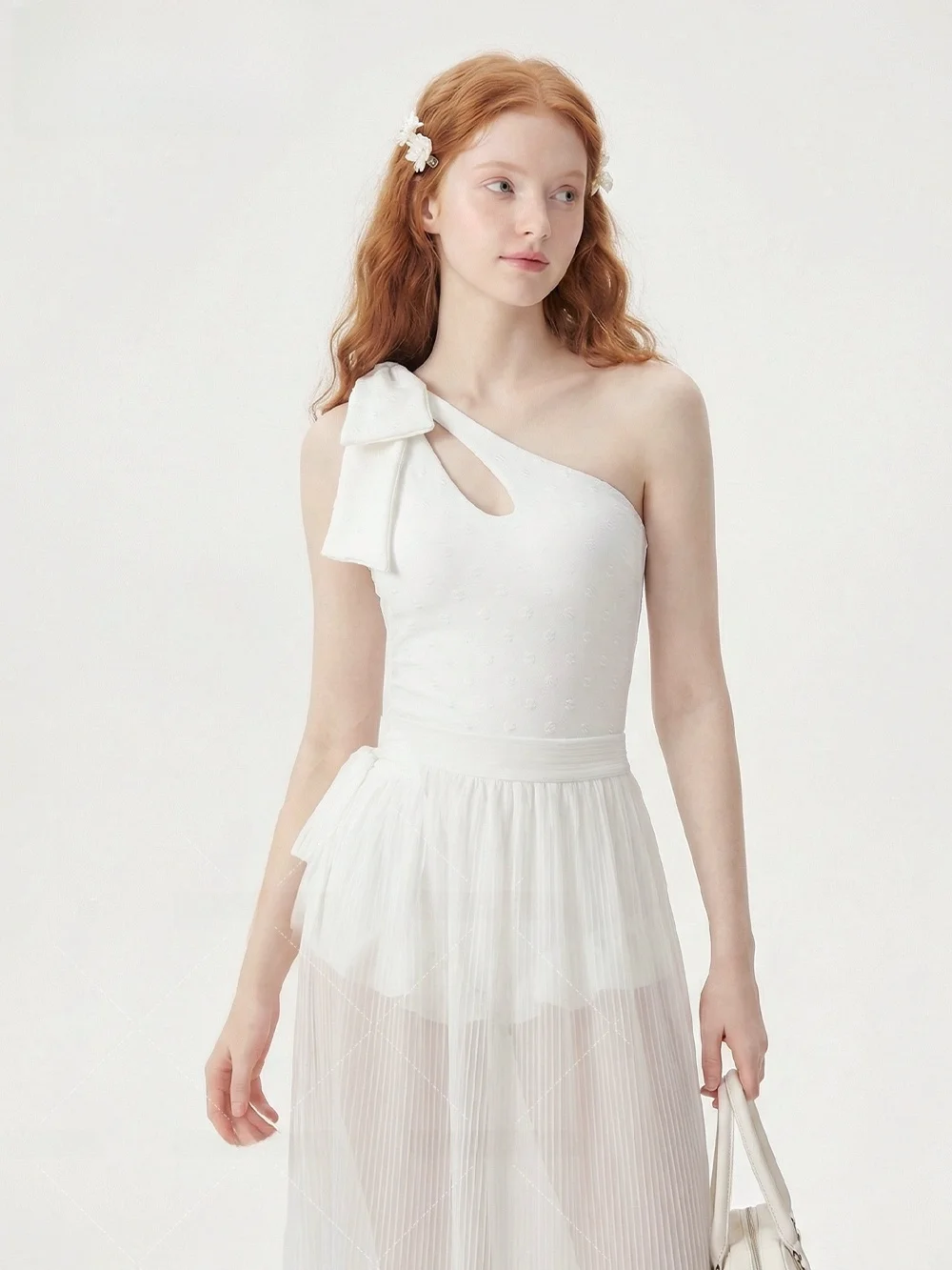 

2026 New Women's One-Piece Swimsuit Slimming Hot Spring Vacation White Pure Desire High-End Feeling Casual Swimwear