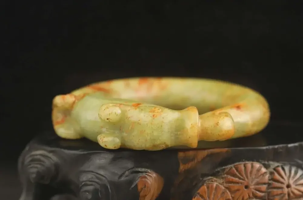 Old natural jade hand-carved statue of dragon hanging  ornament