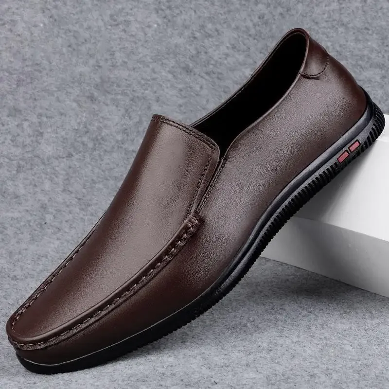 Eleganti scarpe da uomo in vera pelle autunno nuovi mocassini Casual da uomo con fondo morbido mocassini in pelle bovina a strato singolo