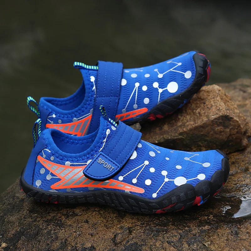 

A pair of children's sports shoes, with breathable and elastic upper, flexible and durable sole, and anti-slip soleYY-S9001