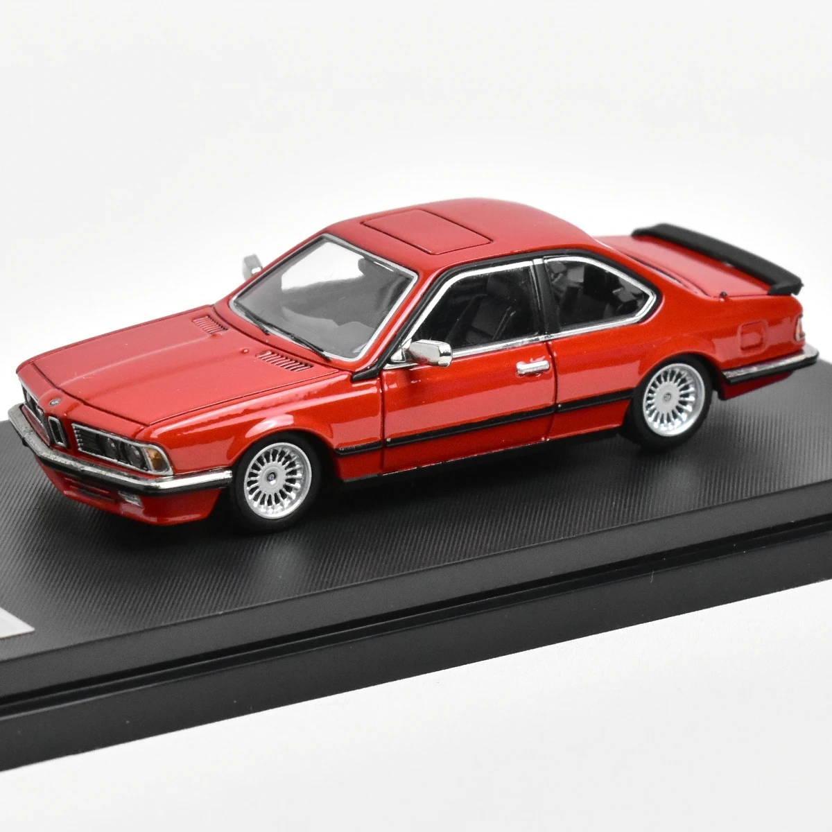 Street Weapon SW 1:64 E24 635 CSI Diecast Model Car