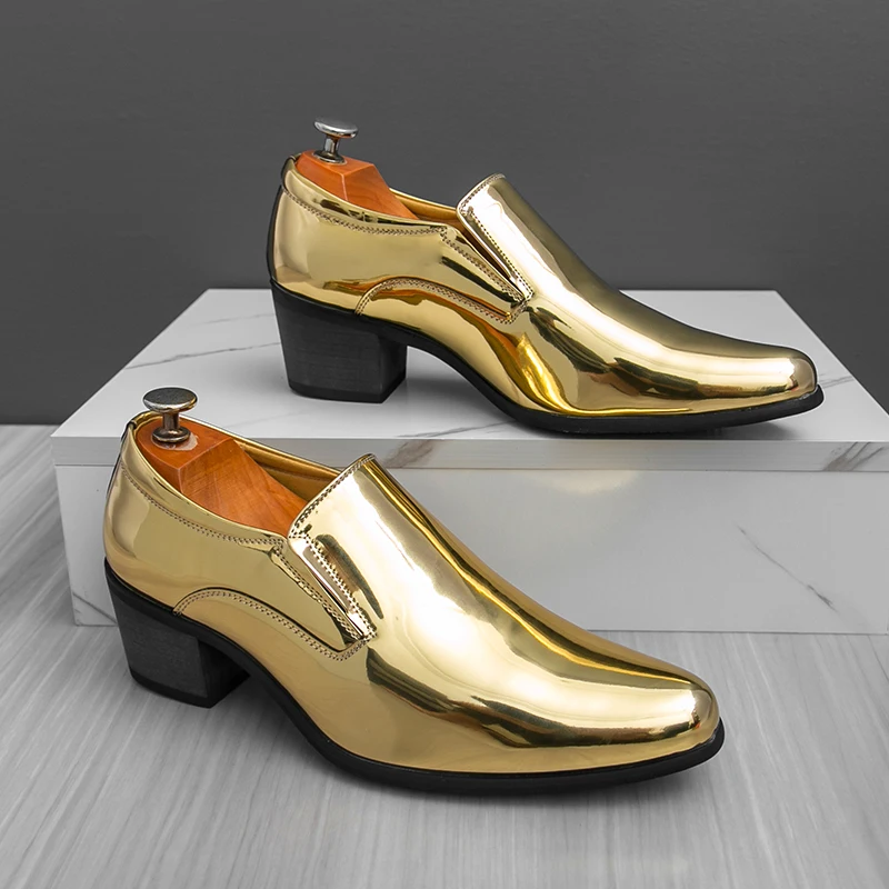 

Роскошные золотые мужские туфли большого размера на высоком каблуке, лоферы из лакированной кожи, мужские дизайнерские модельные туфли, острые вечерние свадебные оксфорды