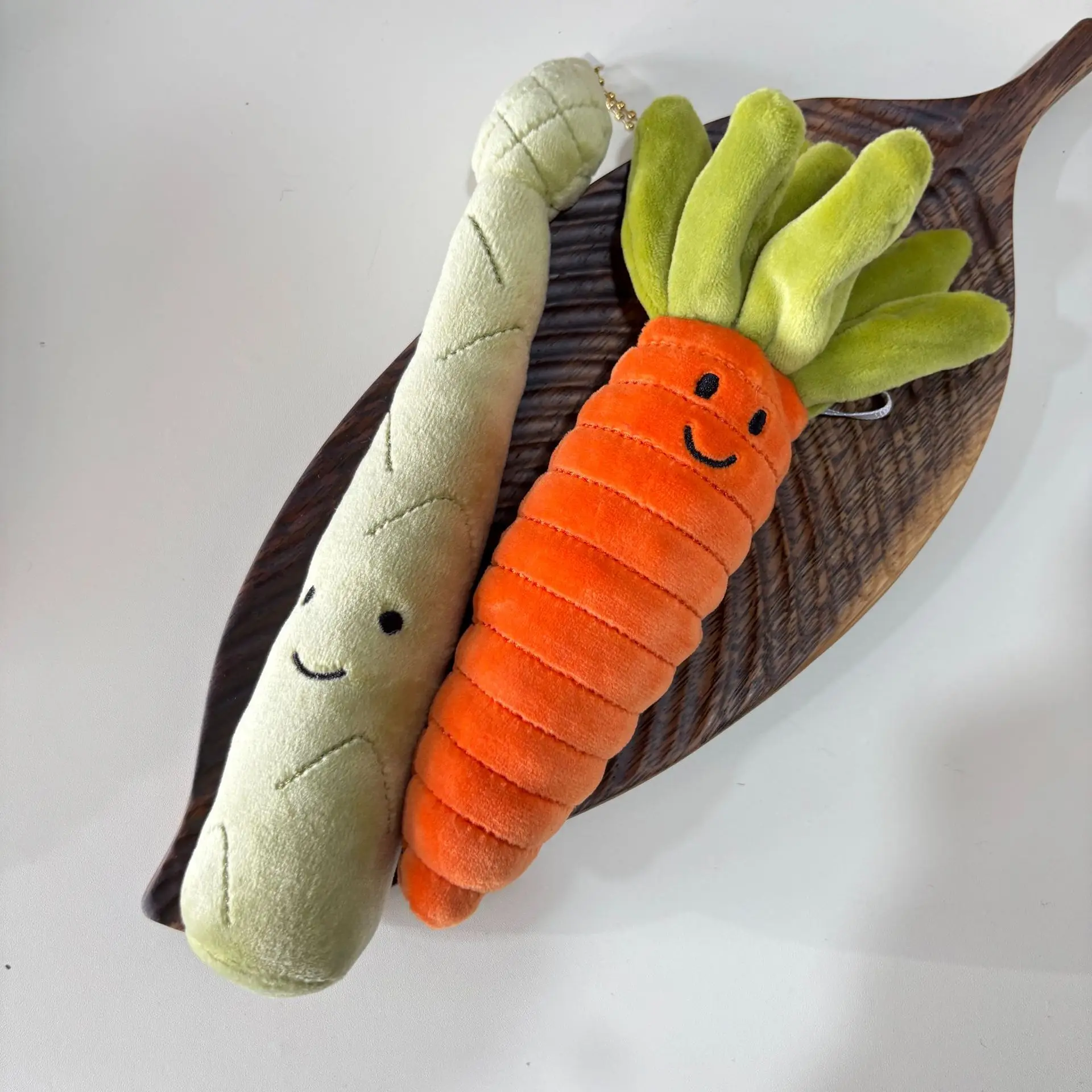 Ins versão coreana bonito vegetal cenoura boneca de pelúcia chaveiro pingente criativo dos desenhos animados saco cenoura decoração pelúcia bonecas