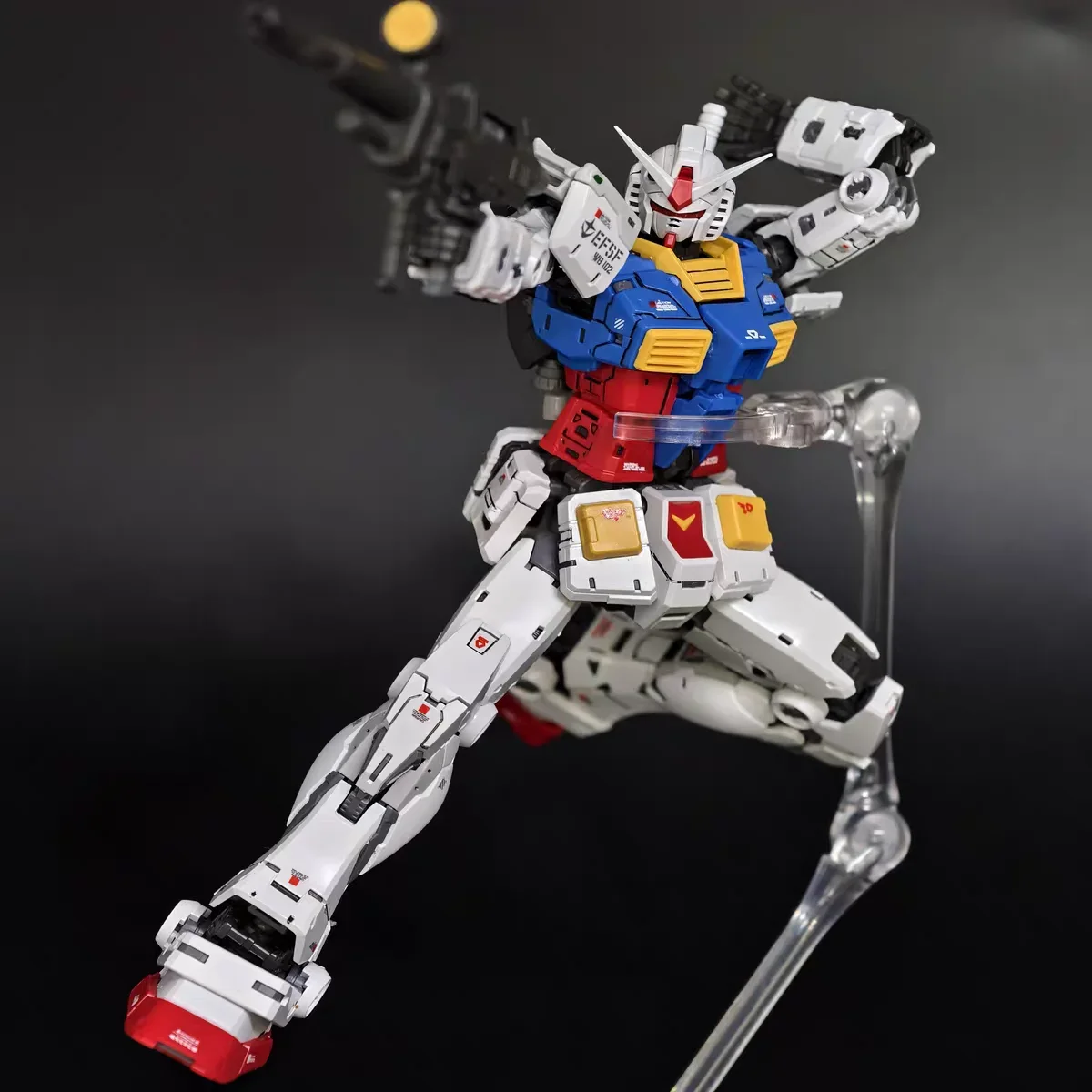 Bandai Genuino Gundam Anime Modello RG 1/144 RX-78-2 Gundam Gundam Anime Action Figure Robot Da Collezione Modello di Montaggio Giocattoli Regalo