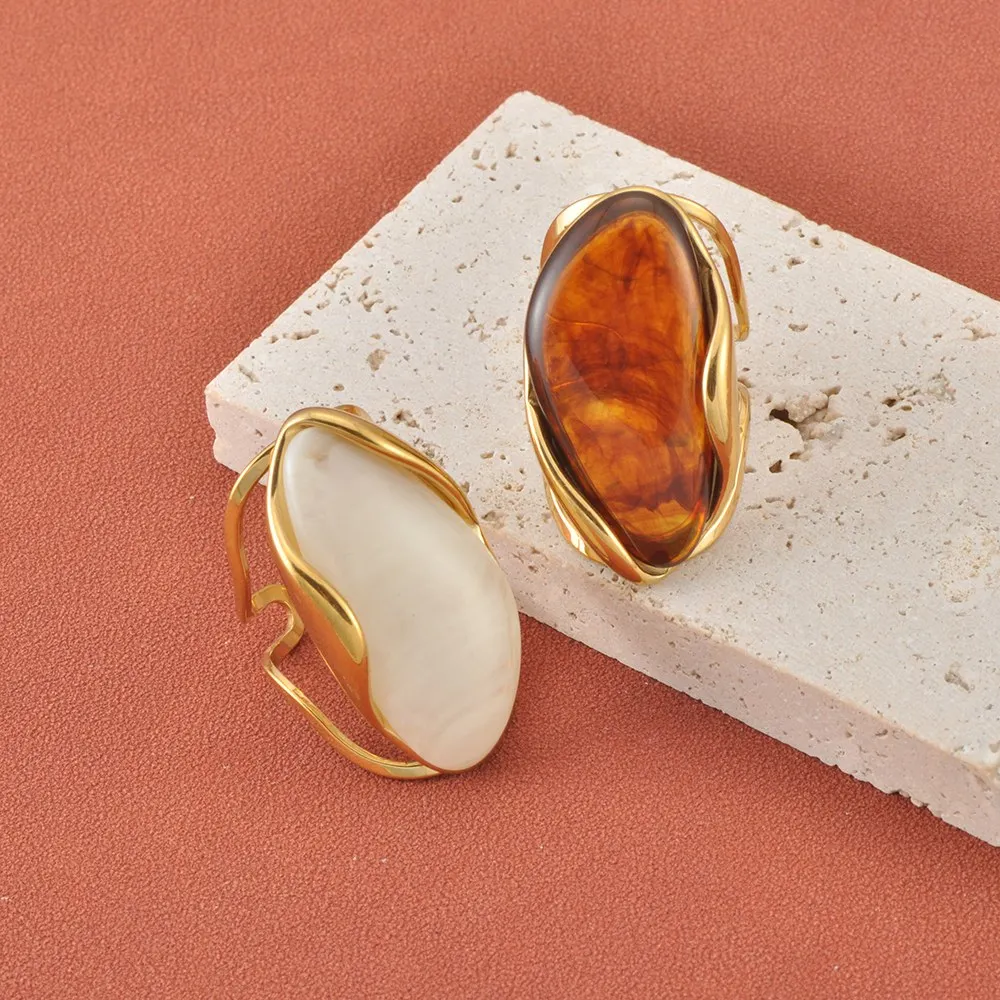 JeeMango Trendiger Bernstein-Weißer Harz-Geometrischer Verstellbarer Offener Ring, Vergoldeter Rostfreier Edelstahl Fingerschmuck R26016 – Detail 5